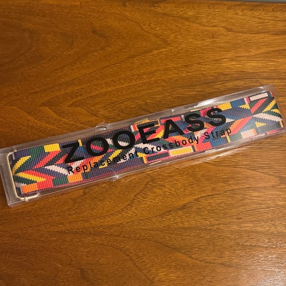 Zooeas New in box strap Vibrant Red and Pink Crossbody Strap - Picture 3 of 6